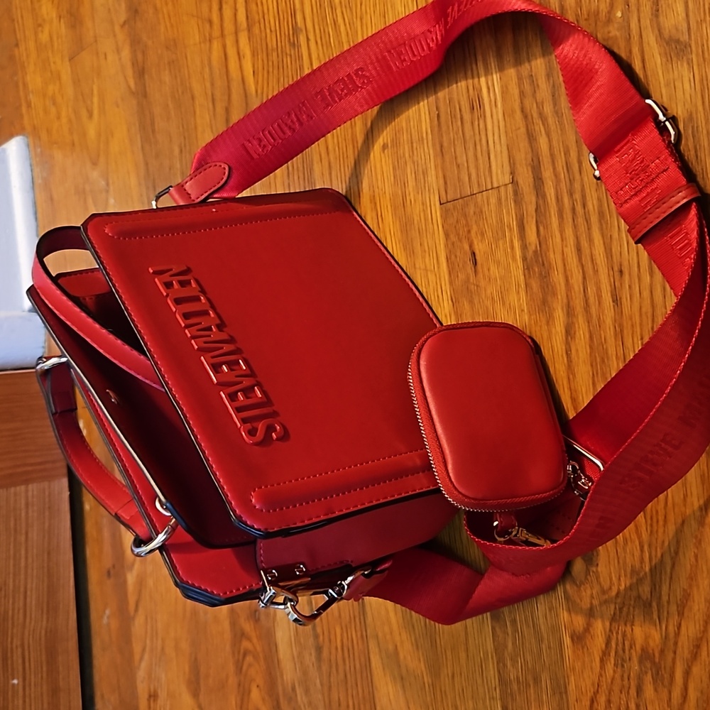 Steve madden red shoulder bag with ear bud case - Picture 2 of 2